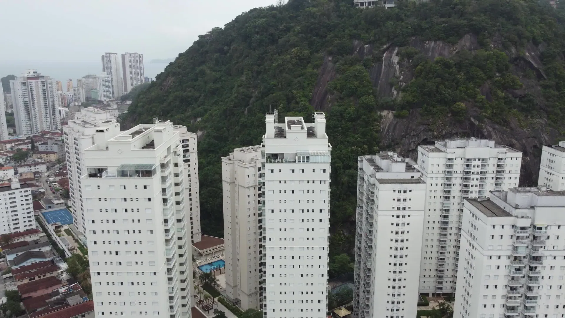 Vista aérea de edifícios residenciais no Brasil — imagem ilustrativa